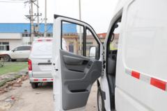 福田商务车 图雅诺S 177马力 2.8T柴油 长轴封闭货车