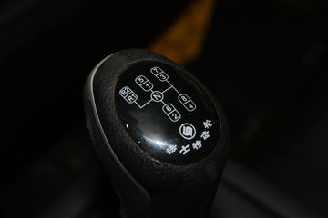 ���� ������D12�п� 220���� 4X2 9.75����������ʽ�ػ���ͼƬ