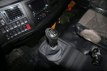 ���� ������D12�п� 220���� 4X2 9.75����������ʽ�ػ���ͼƬ