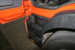 东风 多利卡D12中卡 220马力 4X2 9.75米翼开启厢式载货车(EQ5181XYKL9BDKAC)