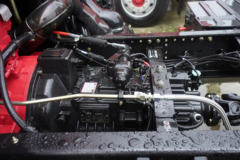 东风 多利卡D12中卡 220马力 4X2 9.75米翼开启厢式载货车(EQ5181XYKL9BDKAC)