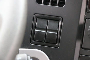 �ൺ��� ��V 220���� 6X2 4.8����ж��ͼƬ