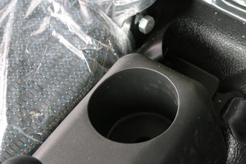�ൺ��� ��V 220���� 6X2 4.8����ж��ͼƬ