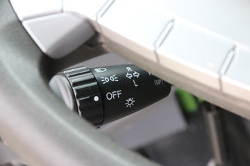 �ൺ��� ��V 220���� 6X2 4.8����ж��ͼƬ