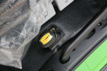 �ൺ��� ��V 220���� 6X2 4.8����ж��ͼƬ