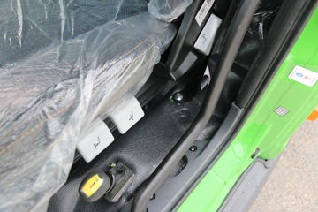 �ൺ��� ��V 220���� 6X2 4.8����ж��ͼƬ