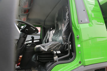 �ൺ��� ��V 220���� 6X2 4.8����ж��ͼƬ