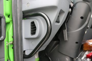 �ൺ��� ��V 220���� 6X2 4.8����ж��ͼƬ