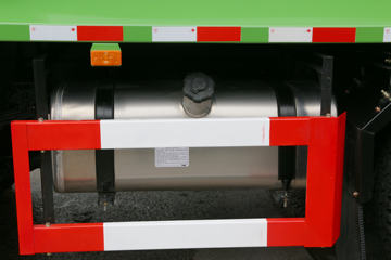 �ൺ��� ��V 220���� 6X2 4.8����ж��ͼƬ