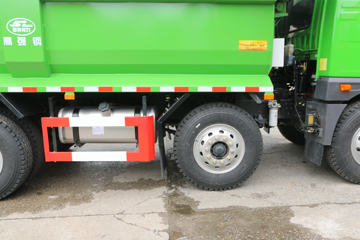�ൺ��� ��V 220���� 6X2 4.8����ж��ͼƬ