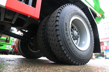 �ൺ��� ��V 220���� 6X2 4.8����ж��ͼƬ