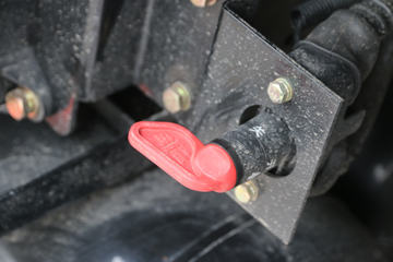 �ൺ��� ��V 220���� 6X2 4.8����ж��ͼƬ
