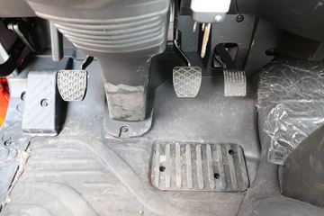 �ൺ��� ��V�п� 2.0�� 220���� 4X2 6.75�������ػ���(����)(CA1168PK15L2E6A80)ͼƬ