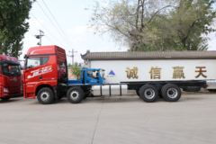 青岛解放 JH6重卡 领航版 400马力 8X4 9.5米仓栅式载货车(国六)(CA5310CCYP25K15L7T4E6A80)