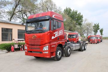青岛解放 JH6重卡 领航版 400马力 8X4 9.5米仓栅式载货车(国六)(CA5310CCYP25K15L7T4E6A80)