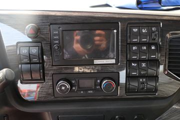 �ൺ��� JH6�ؿ� �캽�� 400���� 8X4 9.5�ײ�դʽ�ػ���(����)(CA5310CCYP25K15L7T4E6A80)ͼƬ