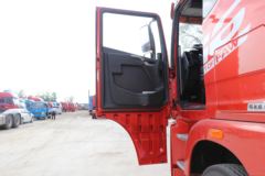青岛解放 JH6重卡 领航版 400马力 8X4 9.5米仓栅式载货车(国六)(CA5310CCYP25K15L7T4E6A80)
