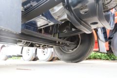 青岛解放 JH6重卡 领航版 400马力 8X4 9.5米仓栅式载货车(国六)(CA5310CCYP25K15L7T4E6A80)