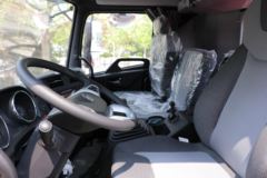 东风商用车 天锦KR 300马力 6X2 9.8米栏板载货车(国六)