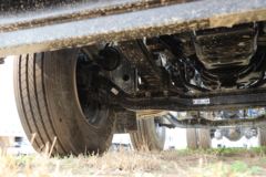 东风商用车 天龙KL重卡 300马力 6X2 9.6米栏板载货车(国六)