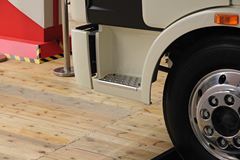 一汽解放 J6L中卡 140马力 4X2 6.8米厢式载货车(新道依茨)(CA1160P62K1L4E4)
