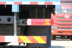 青岛解放 龙V中卡 2.0版 220马力 4X2 6.75米栏板载货车(大柴)(国六)(CA1168PK15L2E6A80)