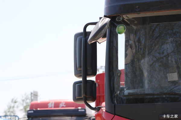 青岛解放 JH6重卡 420马力 8X4 9.5米仓栅式载货车