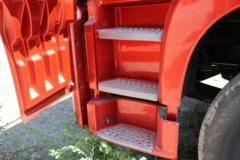 青岛解放 JH6重卡 卓越版 320马力 6X2 9.5米栏板载货车(国六)(CA1250P26K2L7T3E6A80)