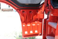 青岛解放 JH6重卡 卓越版 320马力 6X2 9.5米栏板载货车(国六)(CA1250P26K2L7T3E6A80)