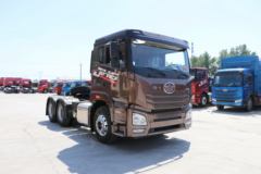 青岛解放 JH6重卡 卓越版 400马力 6X4牵引车(平顶)(国六)(CA4256P26K15T1E6A80)