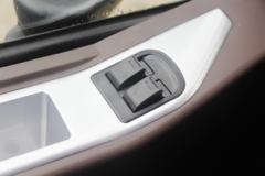 东风柳汽 乘龙H5中卡 220马力 4X2 9.7米厢式载货车(LZ5182XXYM5AB)