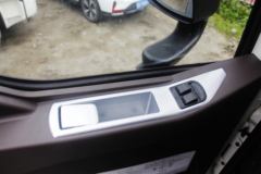 东风柳汽 乘龙H5中卡 220马力 4X2 9.7米厢式载货车(LZ5182XXYM5AB)