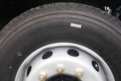 东风柳汽 乘龙H5中卡 220马力 4X2 9.7米厢式载货车(LZ5182XXYM5AB)