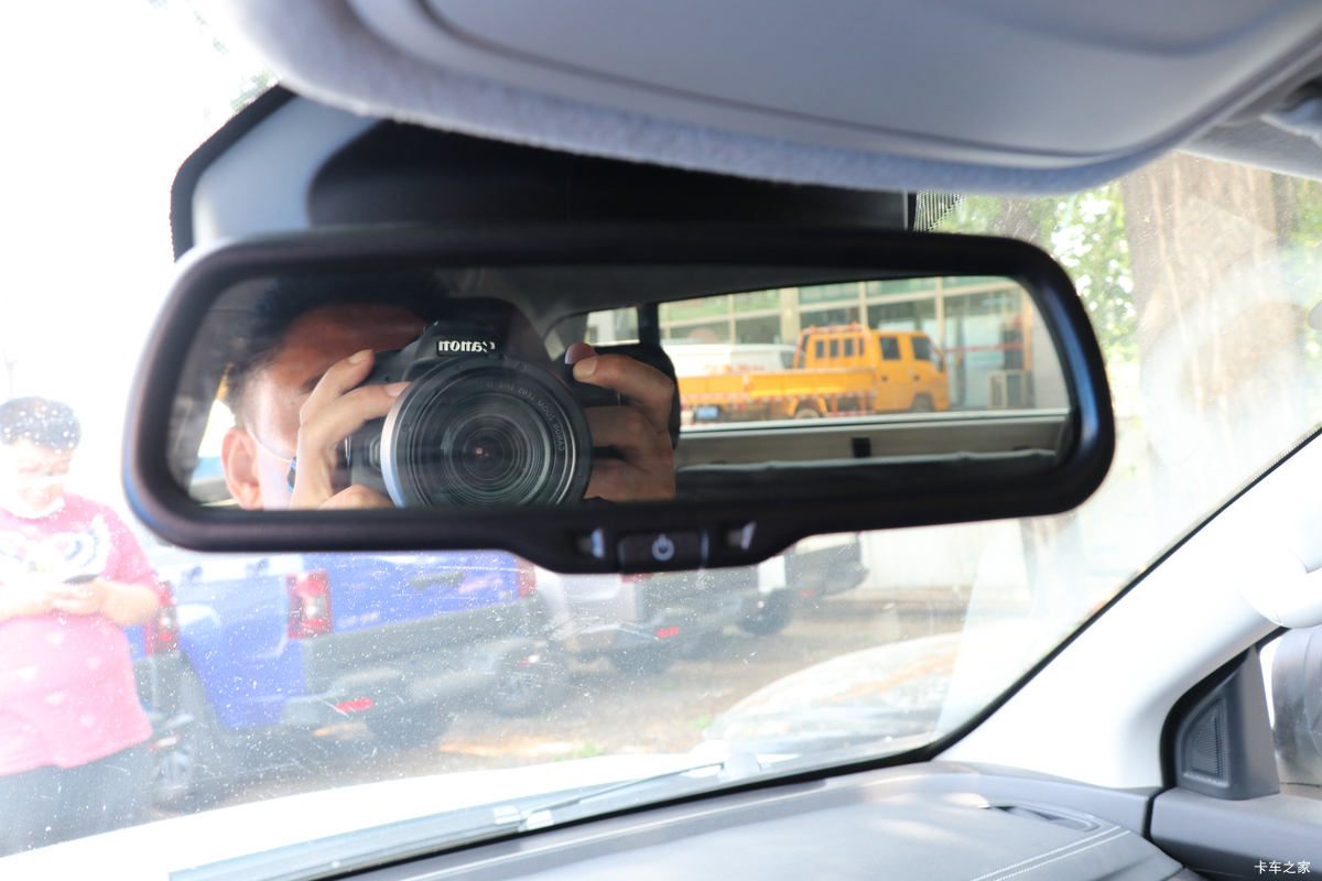 ���� ��9 2019�� ����� 2.0T���� 220���� 8���Զ� ���� ˫��SUV������Ƥ����ʻ��                                               