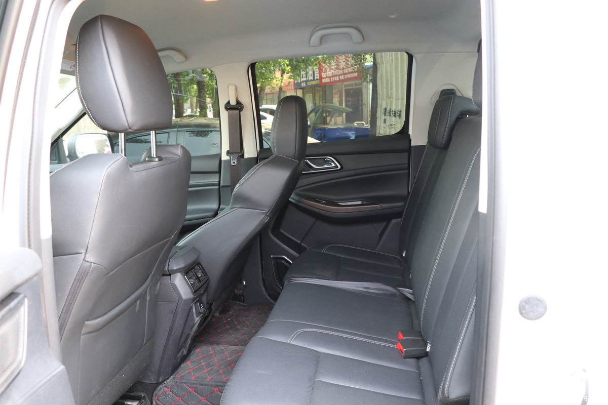 ���� ��9 2019�� ����� 2.0T���� 220���� 8���Զ� ���� ˫��SUV������Ƥ����ʻ��                                               