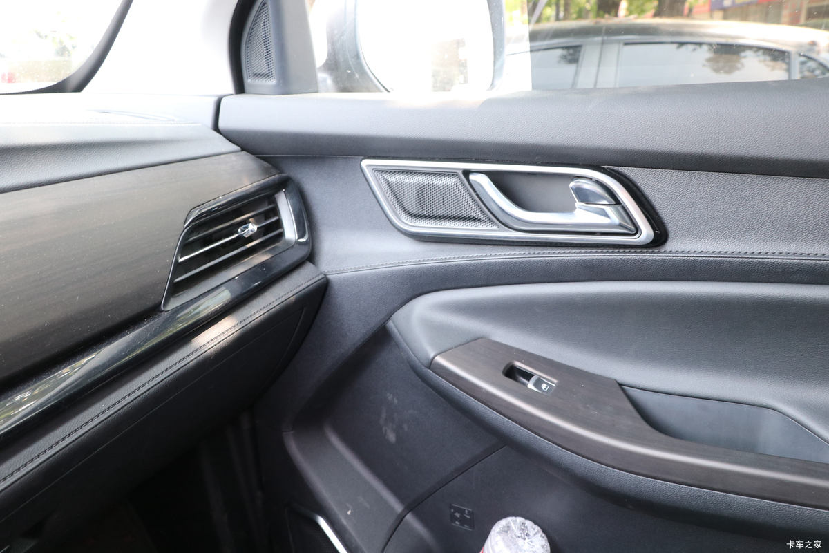 ���� ��9 2019�� ����� 2.0T���� 220���� 8���Զ� ���� ˫��SUV������Ƥ����ʻ��                                               