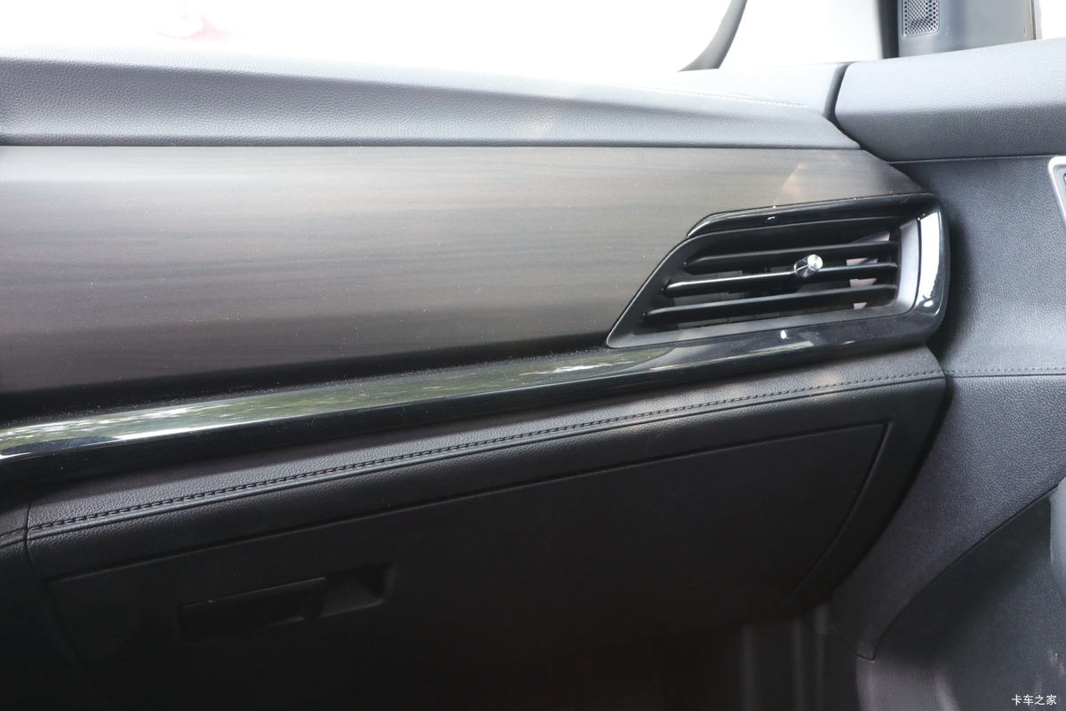 ���� ��9 2019�� ����� 2.0T���� 220���� 8���Զ� ���� ˫��SUV������Ƥ����ʻ��                                               