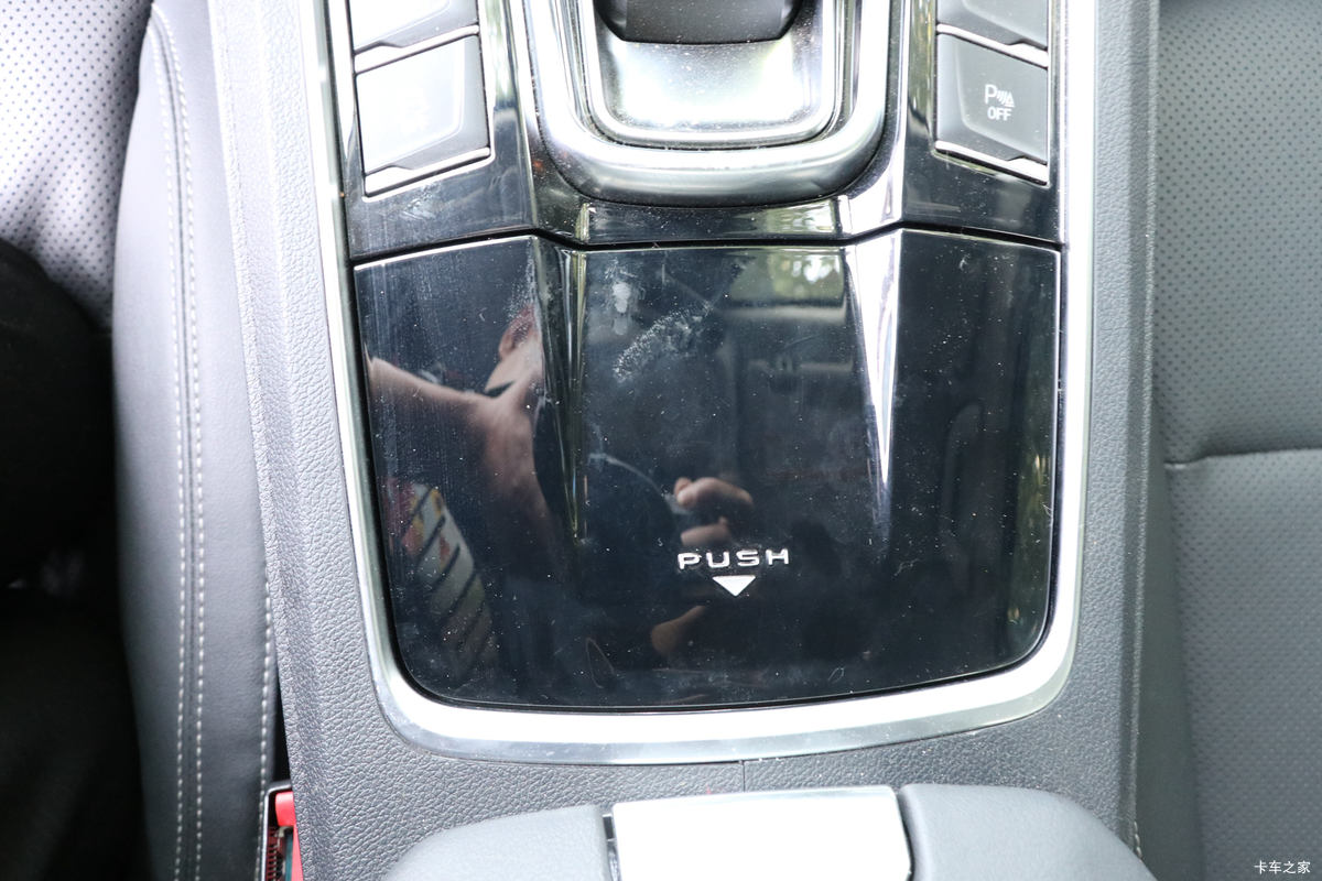 ���� ��9 2019�� ����� 2.0T���� 220���� 8���Զ� ���� ˫��SUV������Ƥ����ʻ��                                               