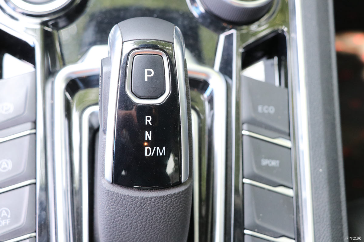 ���� ��9 2019�� ����� 2.0T���� 220���� 8���Զ� ���� ˫��SUV������Ƥ����ʻ��                                               