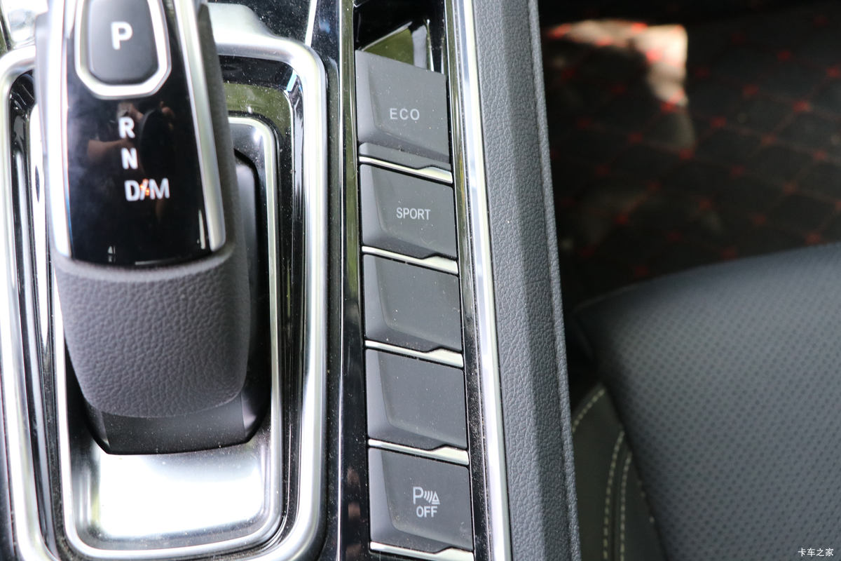 ���� ��9 2019�� ����� 2.0T���� 220���� 8���Զ� ���� ˫��SUV������Ƥ����ʻ��                                               