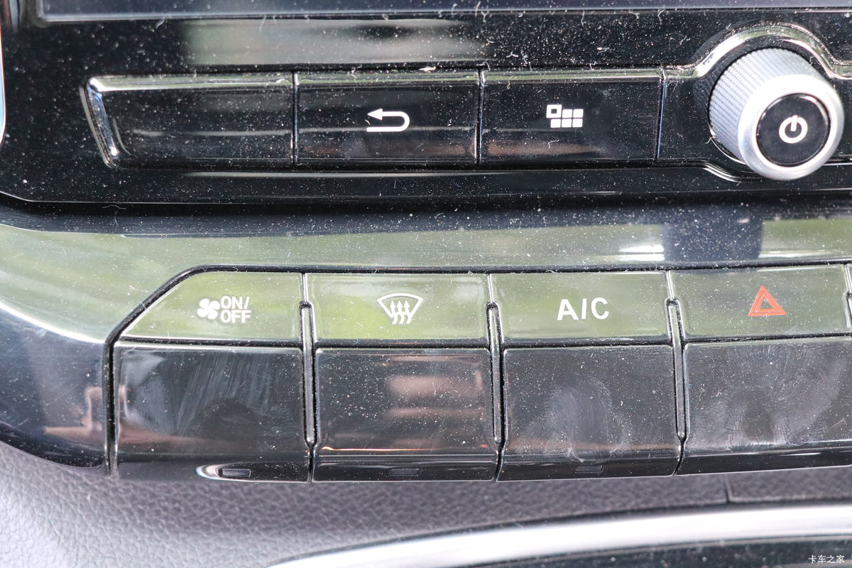 ���� ��9 2019�� ����� 2.0T���� 220���� 8���Զ� ���� ˫��SUV������Ƥ����ʻ��                                               