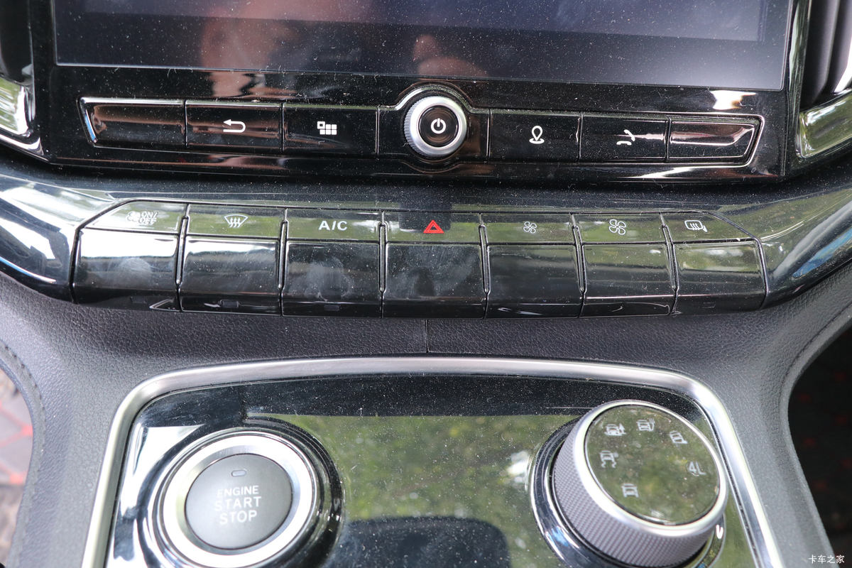 ���� ��9 2019�� ����� 2.0T���� 220���� 8���Զ� ���� ˫��SUV������Ƥ����ʻ��                                               