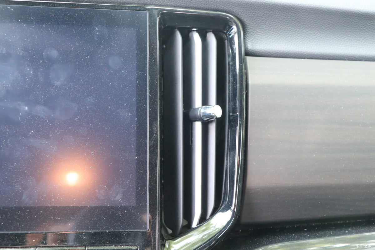 ���� ��9 2019�� ����� 2.0T���� 220���� 8���Զ� ���� ˫��SUV������Ƥ����ʻ��                                               