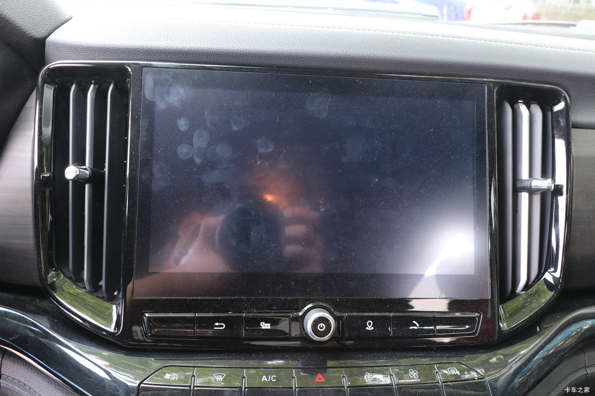 ���� ��9 2019�� ����� 2.0T���� 220���� 8���Զ� ���� ˫��SUV������Ƥ����ʻ��                                               