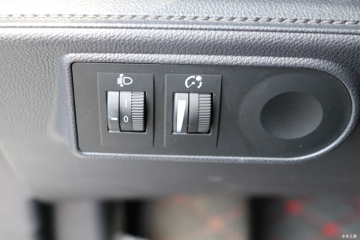 ���� ��9 2019�� ����� 2.0T���� 220���� 8���Զ� ���� ˫��SUV������Ƥ����ʻ��                                               