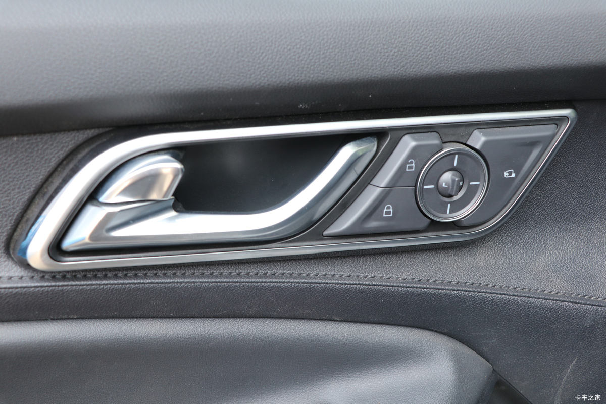 ���� ��9 2019�� ����� 2.0T���� 220���� 8���Զ� ���� ˫��SUV������Ƥ����ʻ��                                               