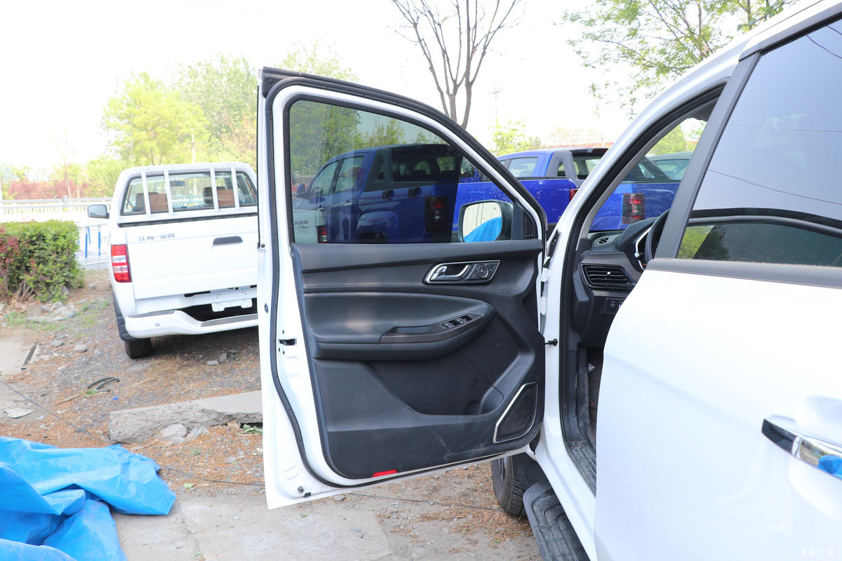 ���� ��9 2019�� ����� 2.0T���� 220���� 8���Զ� ���� ˫��SUV������Ƥ����ʻ��                                               