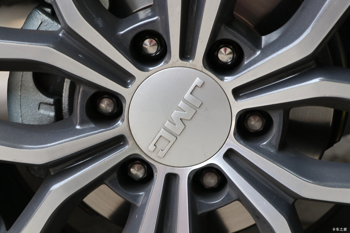 ���� ��9 2019�� ����� 2.0T���� 220���� 8���Զ� ���� ˫��SUV������Ƥ������                                                