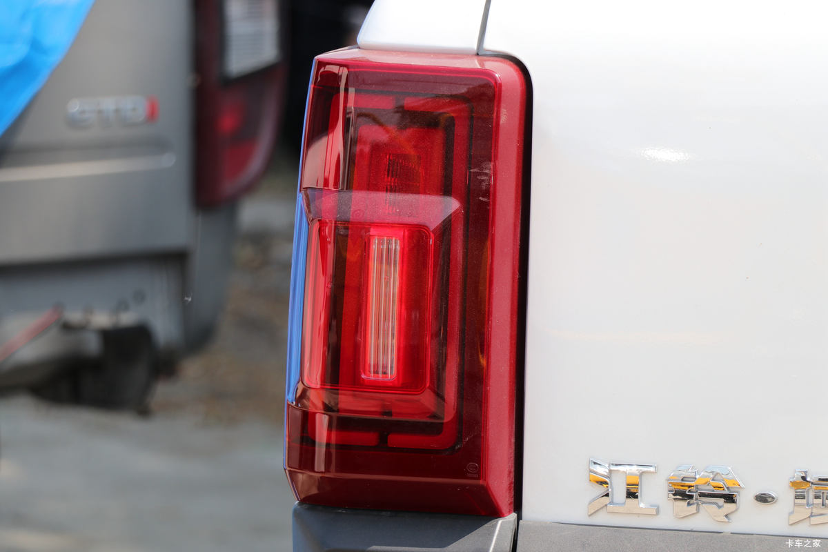 ���� ��9 2019�� ����� 2.0T���� 220���� 8���Զ� ���� ˫��SUV������Ƥ����װ                                                