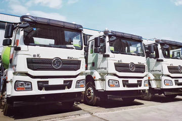陕汽重卡 德龙新M3000 复合版 340马力 8X4 7.95方混凝土搅拌车(凌宇牌)(CLY5314GJB30E53)